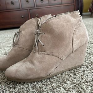 Suede Wedge Ankle Boots (Booties) Women’s 9.5 - Universal Thread